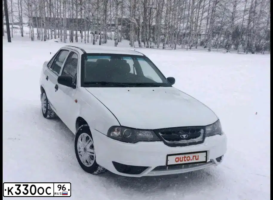 Фото автомобиля ДЭУ НЕКСИЯ, 2010 — госномер К330ОС96. Цвет: Белый