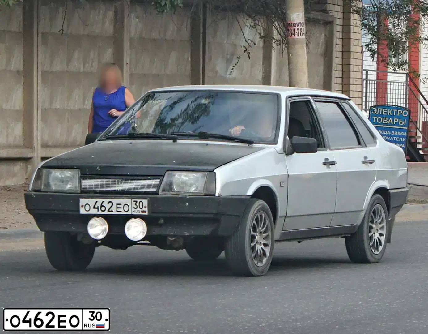 Фото автомобиля LADA 2109 SAMARA, 2004 — госномер Н080РР30. Цвет: Светло-Серебристый металлик