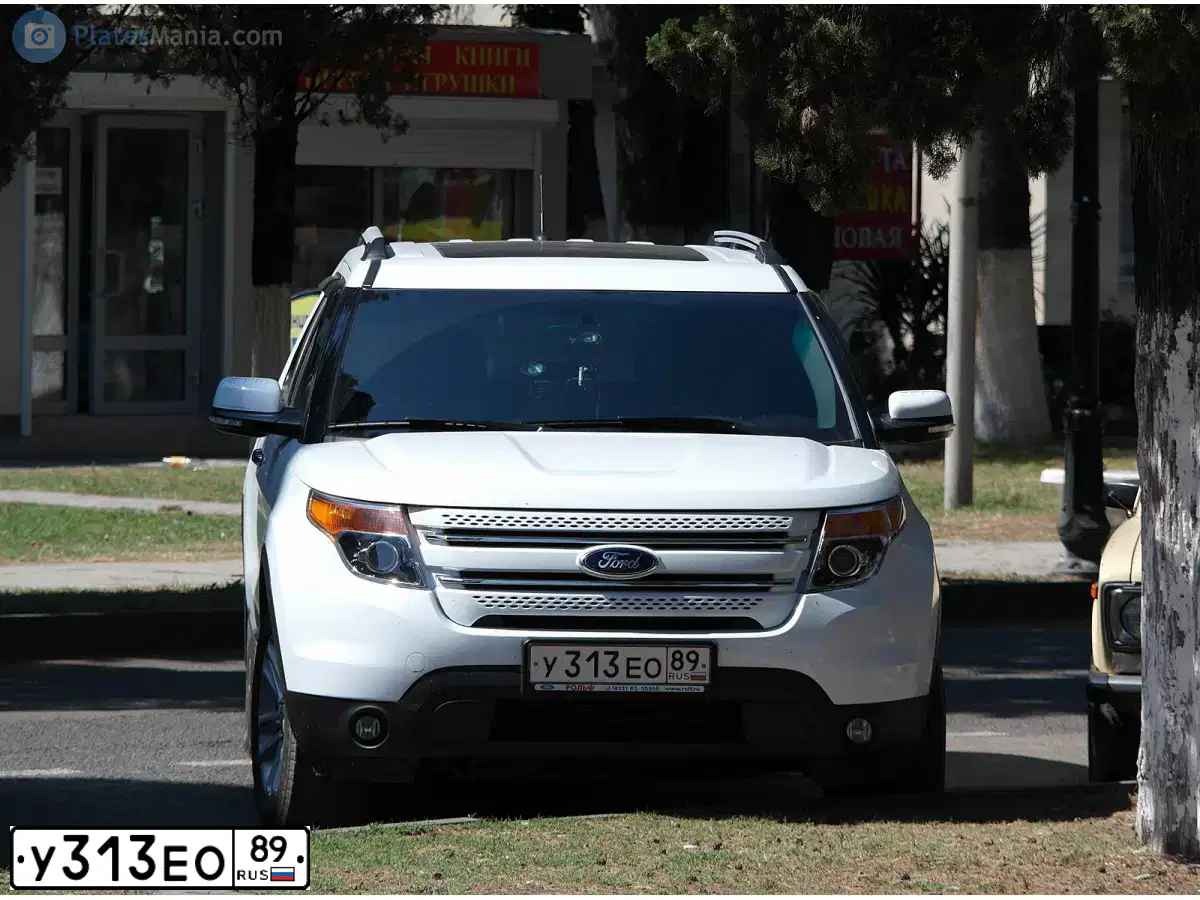 Фото автомобиля FORD EXPLORER, 2013 — госномер У313ЕО89. Цвет: БЕЛЫЙ