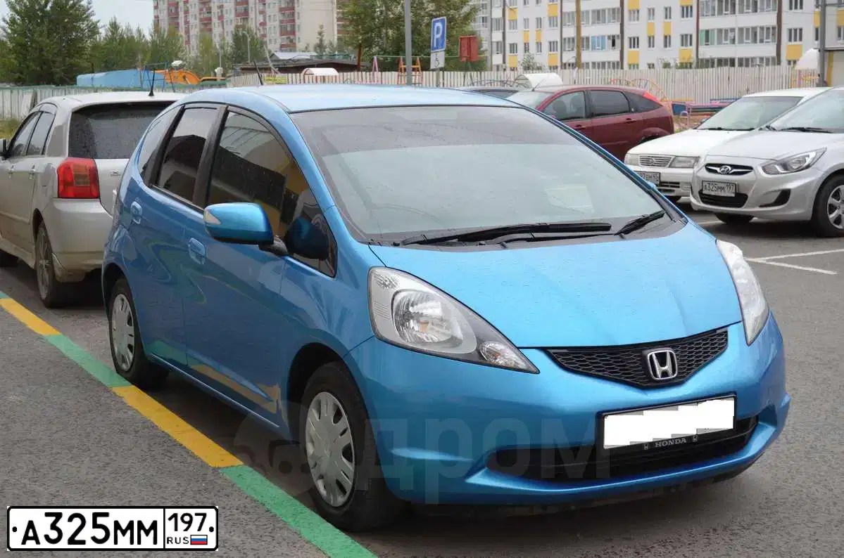 Фото автомобиля HYUNDAI SOLARIS, 2012 — госномер Т560ХН72. Цвет: Серебристый