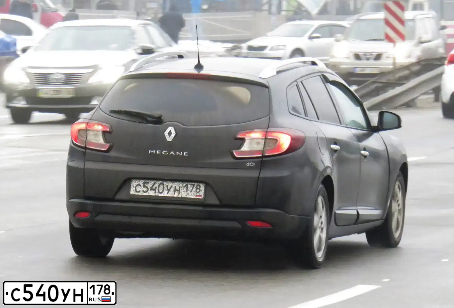 Фото автомобиля RENAULT MEGANE /GRAND/ SCENIC, 2014 — госномер У198РУ60. Цвет: ЧЕРНЫЙ