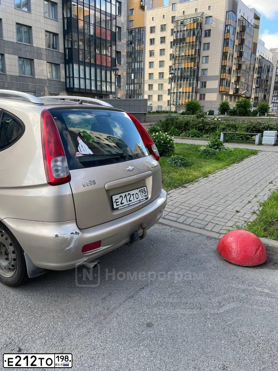 Фото автомобиля CHEVROLET REZZO, 2007 — госномер Е212ТО198. Цвет: БЕЖЕВЫЙ