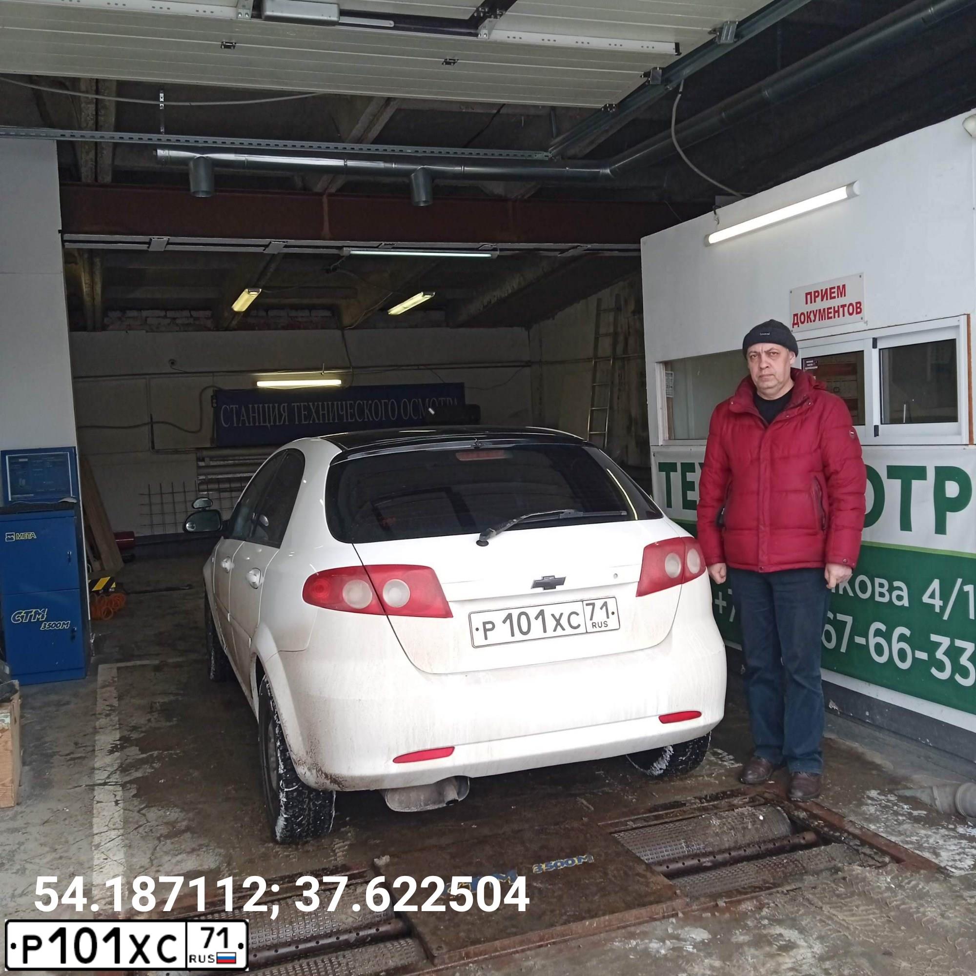 Фото автомобиля CHEVROLET LACETTI, 2005 — госномер М794РХ199. Цвет: Белый