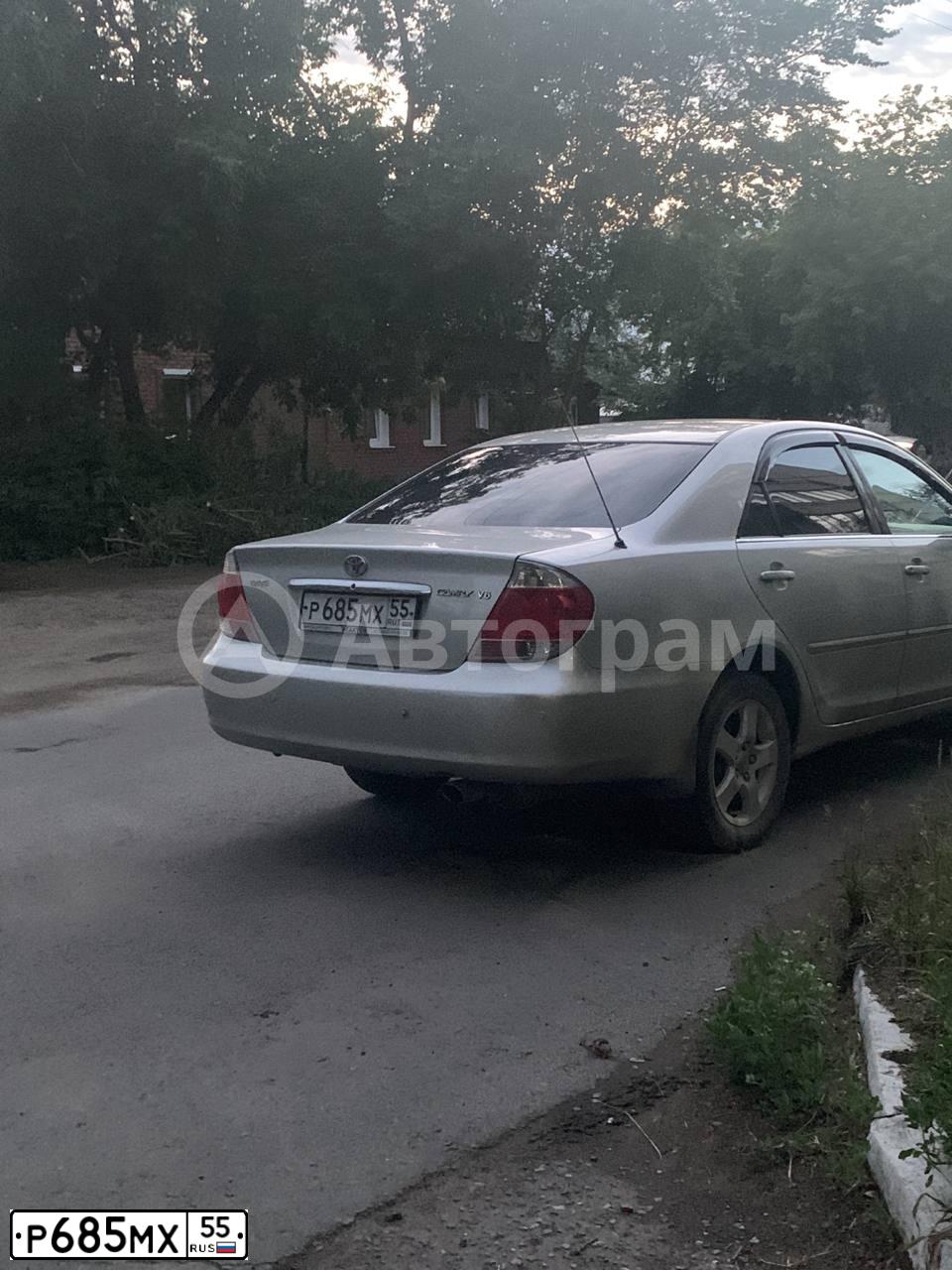 Фото автомобиля TOYOTA CAMRY, 2004 — госномер М008СК97. Цвет: Серебристый