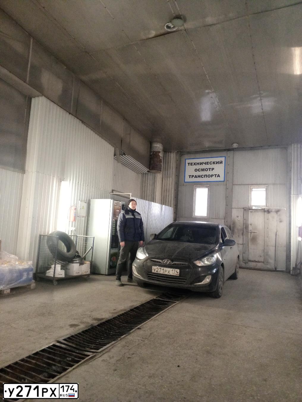 Фото автомобиля HYUNDAI SOLARIS, 2012 — госномер У271РХ174. Цвет: ЧЕРНЫЙ