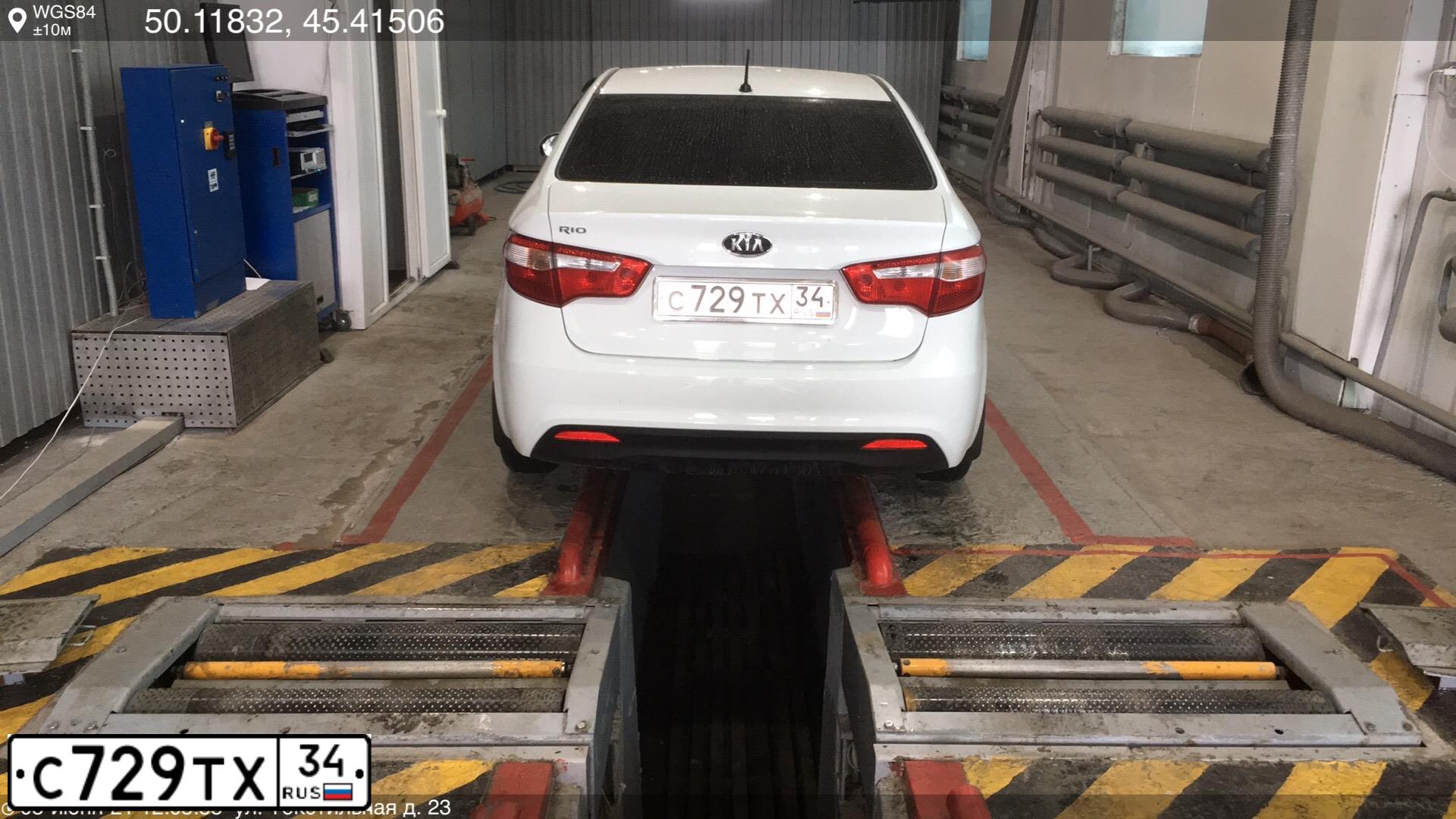 Фото автомобиля KIA RIO, 2012 — госномер С729ТХ34. Цвет: Белый