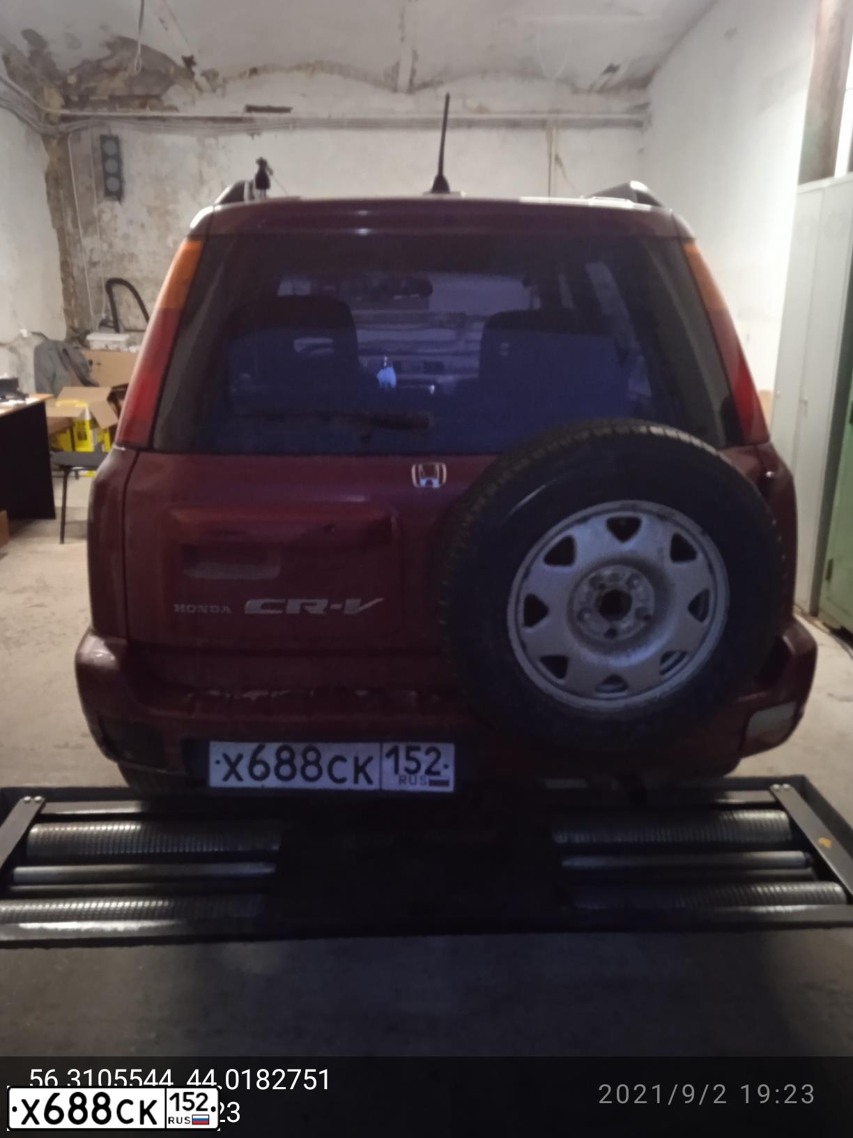 Фото автомобиля HONDA CR-V, 2000 — госномер Х688СК152. Цвет: Красный