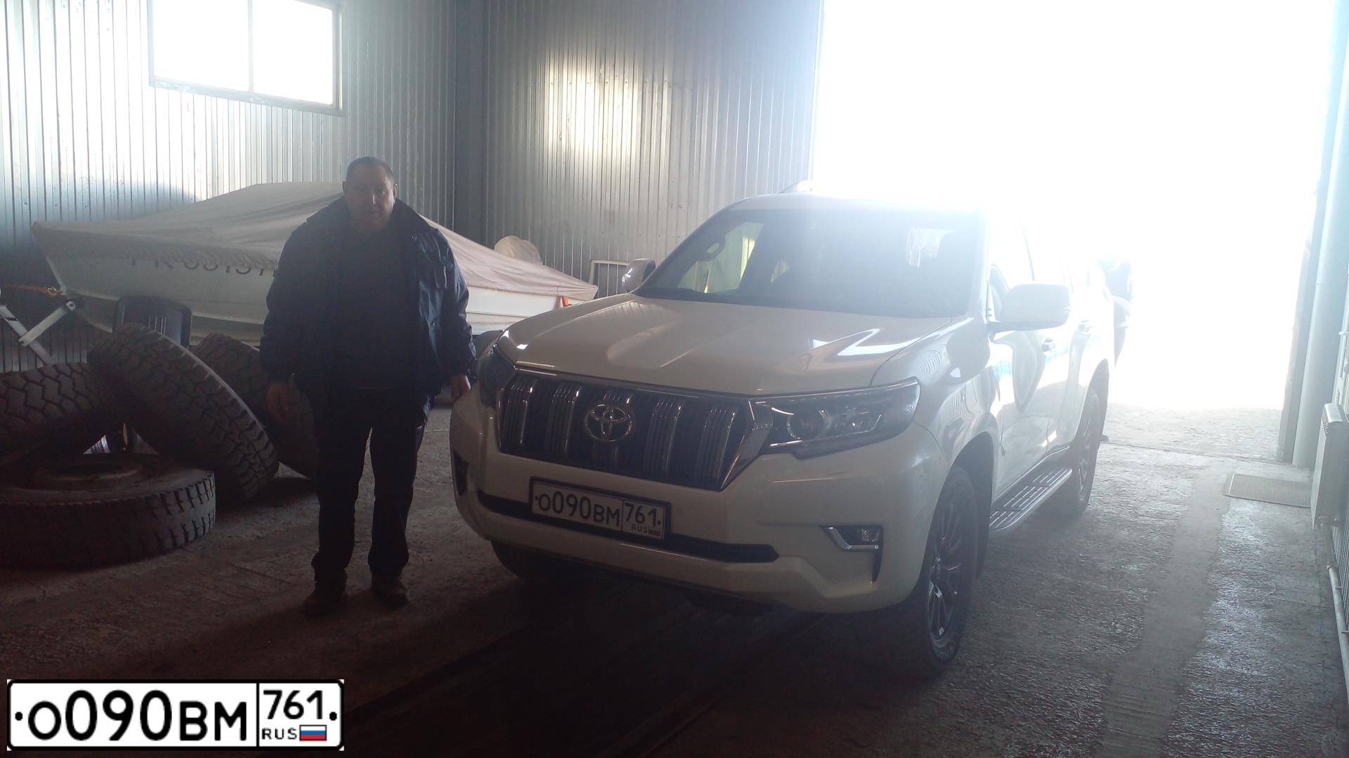 Фото автомобиля TOYOTA LANDCRUISER, 2018 — госномер О090ВМ761. Цвет: Белый