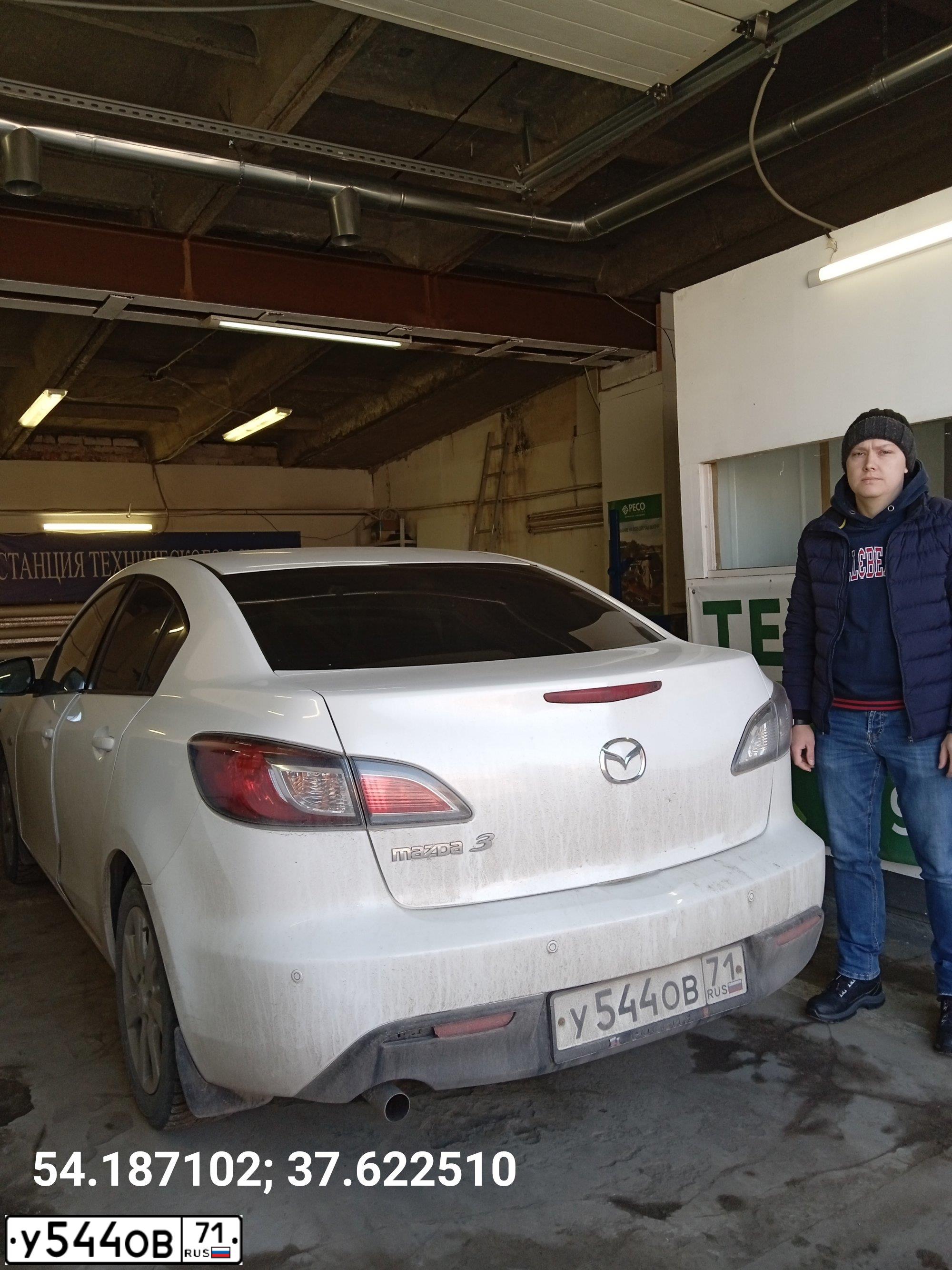 Фото автомобиля MAZDA 3, 2011 — госномер У333СР62. Цвет: Белый