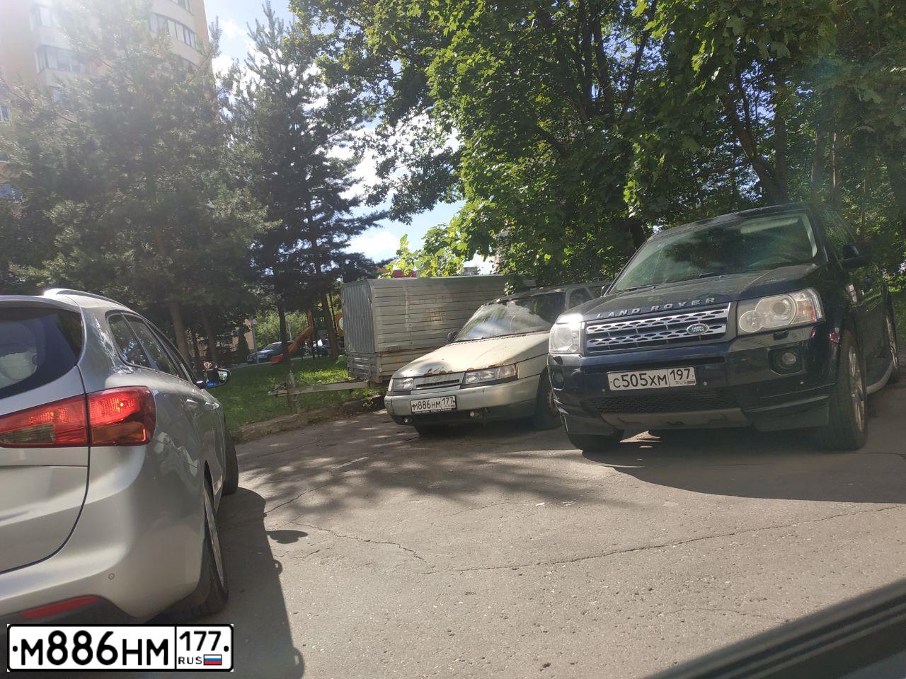 Фото автомобиля LADA 2111, 2002 — госномер М886НМ177. Цвет: ЗЕЛЕНЫЙ БЛЕДНЫЙ