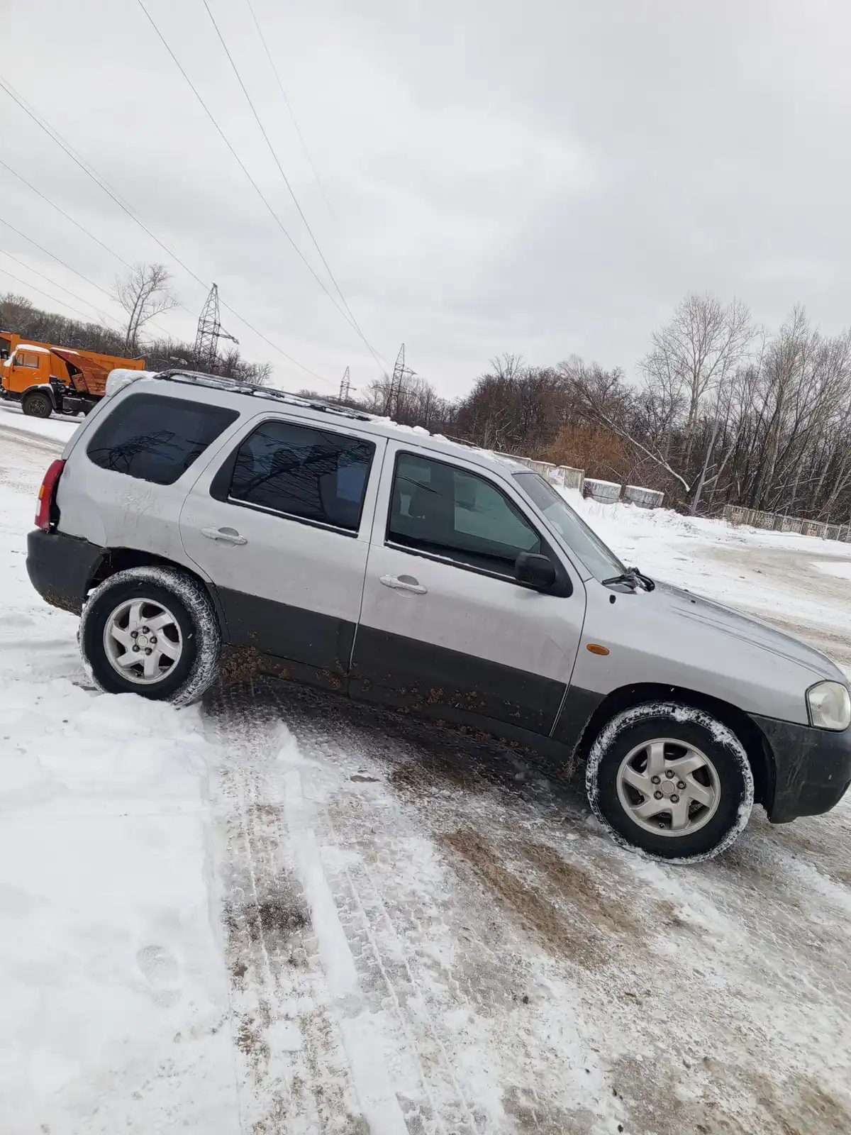 Фото автомобиля MAZDA TRIBUTE, 2002 — госномер М361ХС44. Цвет: СЕРЫЙ