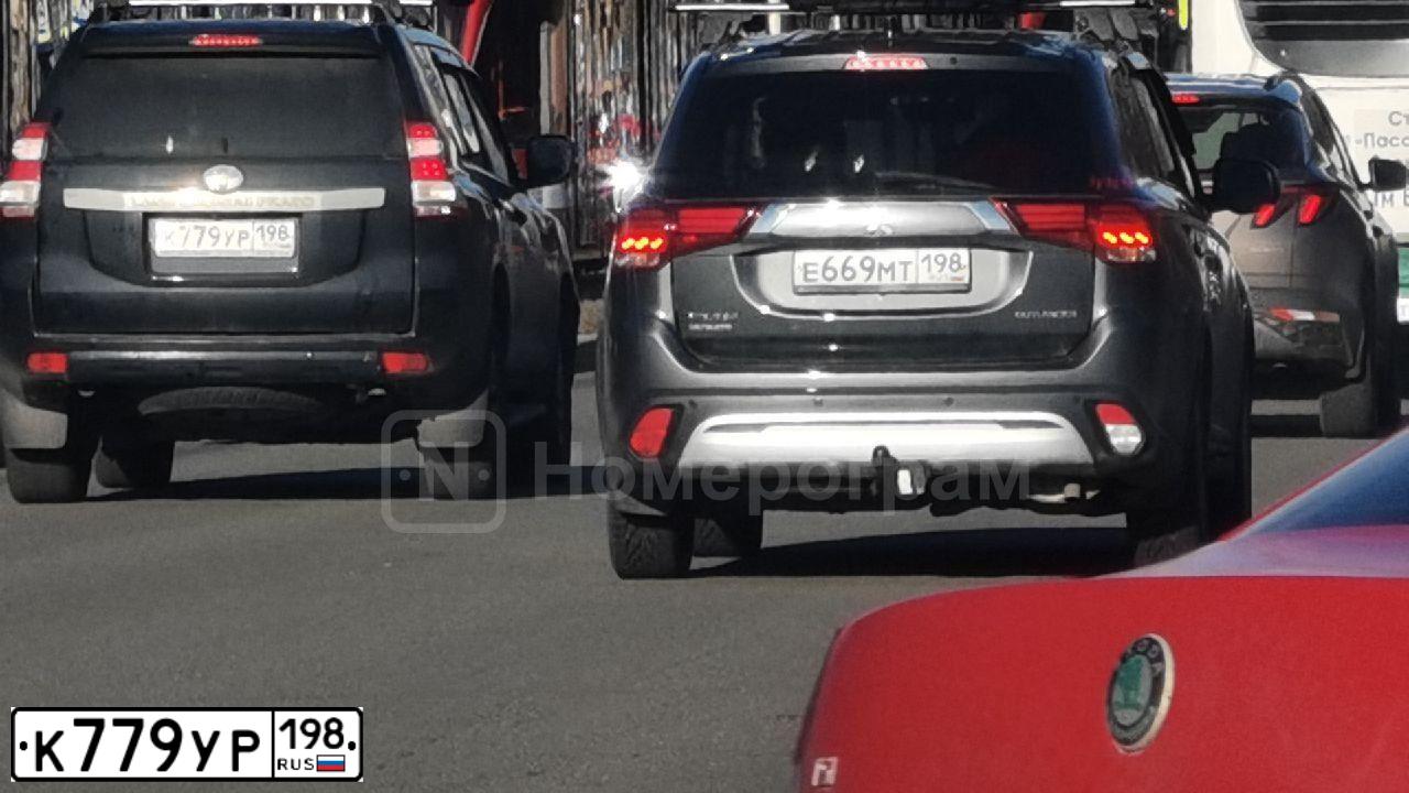 Фото автомобиля TOYOTA LAND CRUISER PRADO, 2015 — госномер Е313СВ147
