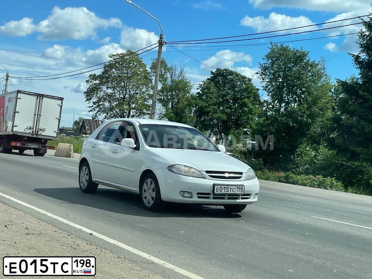Фото автомобиля CHEVROLET LACETTI, 2010 — госномер О966ОА16. Цвет: Белый
