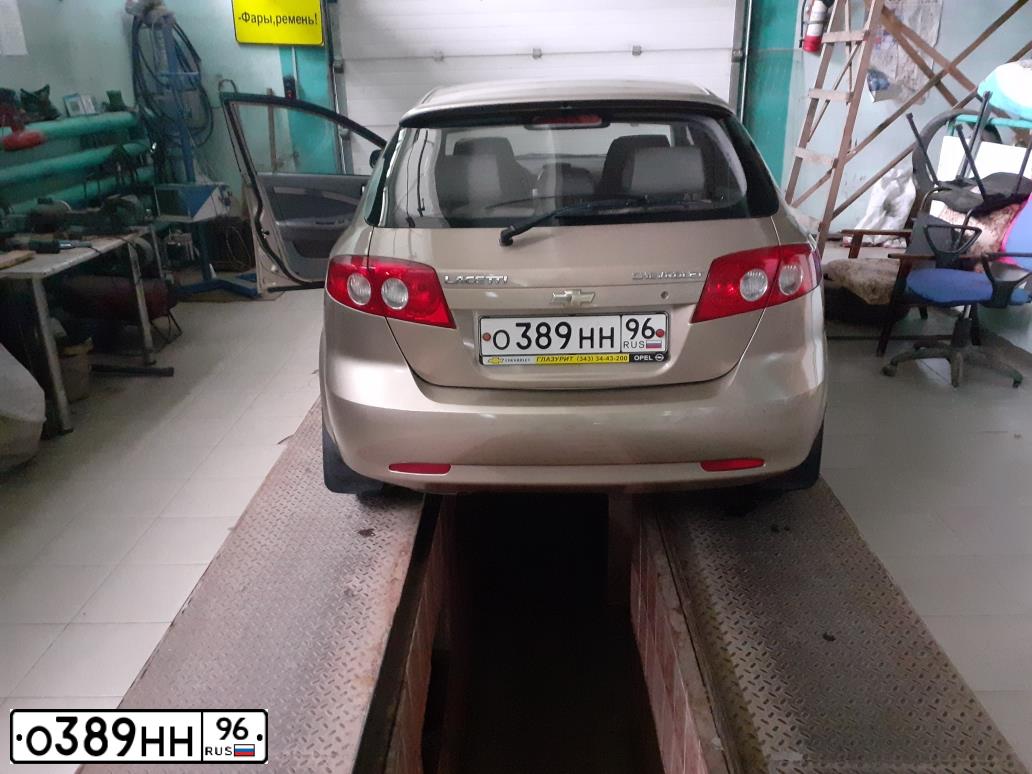Фото автомобиля CHEVROLET LACETTI, 2009 — госномер А604СН196. Цвет: СВЕТЛО-ЖЕЛТЫЙ