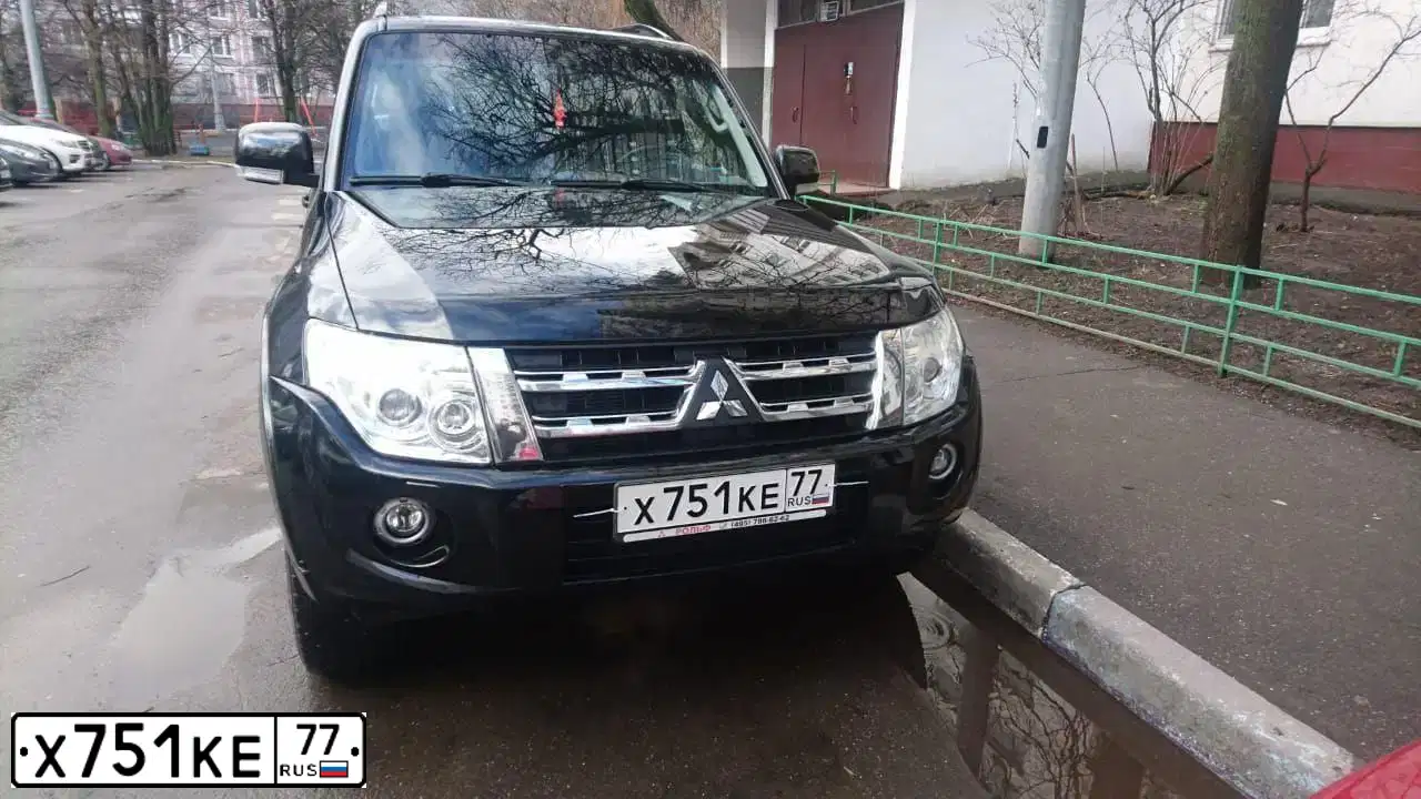 Фото автомобиля MITSUBISHI PAJERO, 2012 — госномер Х464АН790. Цвет: ЧЕРНЫЙ