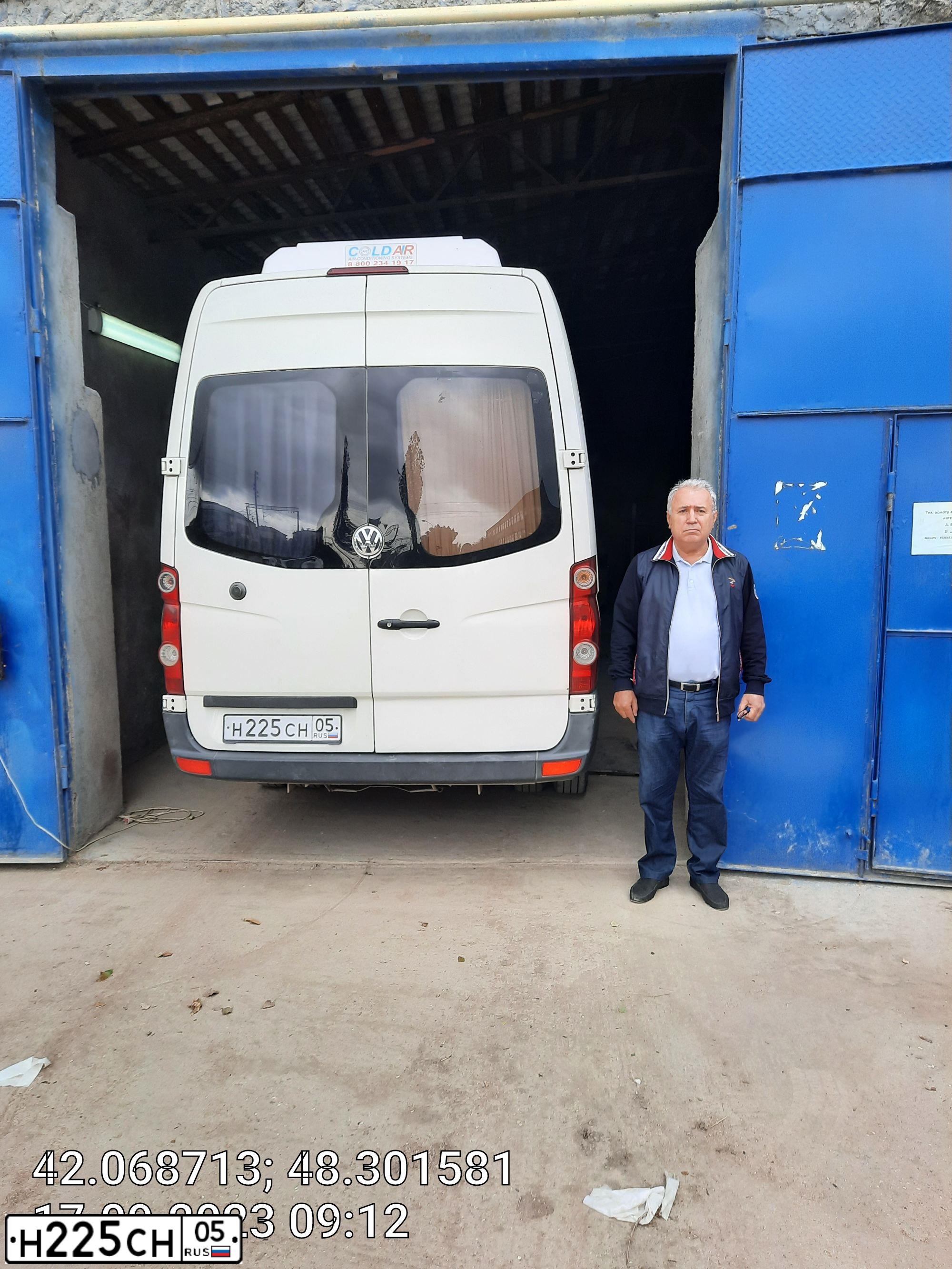 Фото автомобиля VOLKSWAGEN CRAFTER, 2008 — госномер Н225СН05. Цвет: Белый