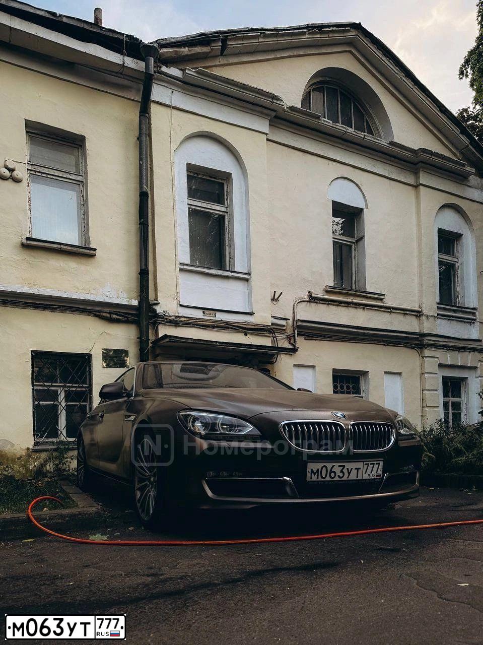 Фото автомобиля MERCEDES E-KLASSE, 2010 — госномер М063УТ777. Цвет: ЧЕРНЫЙ