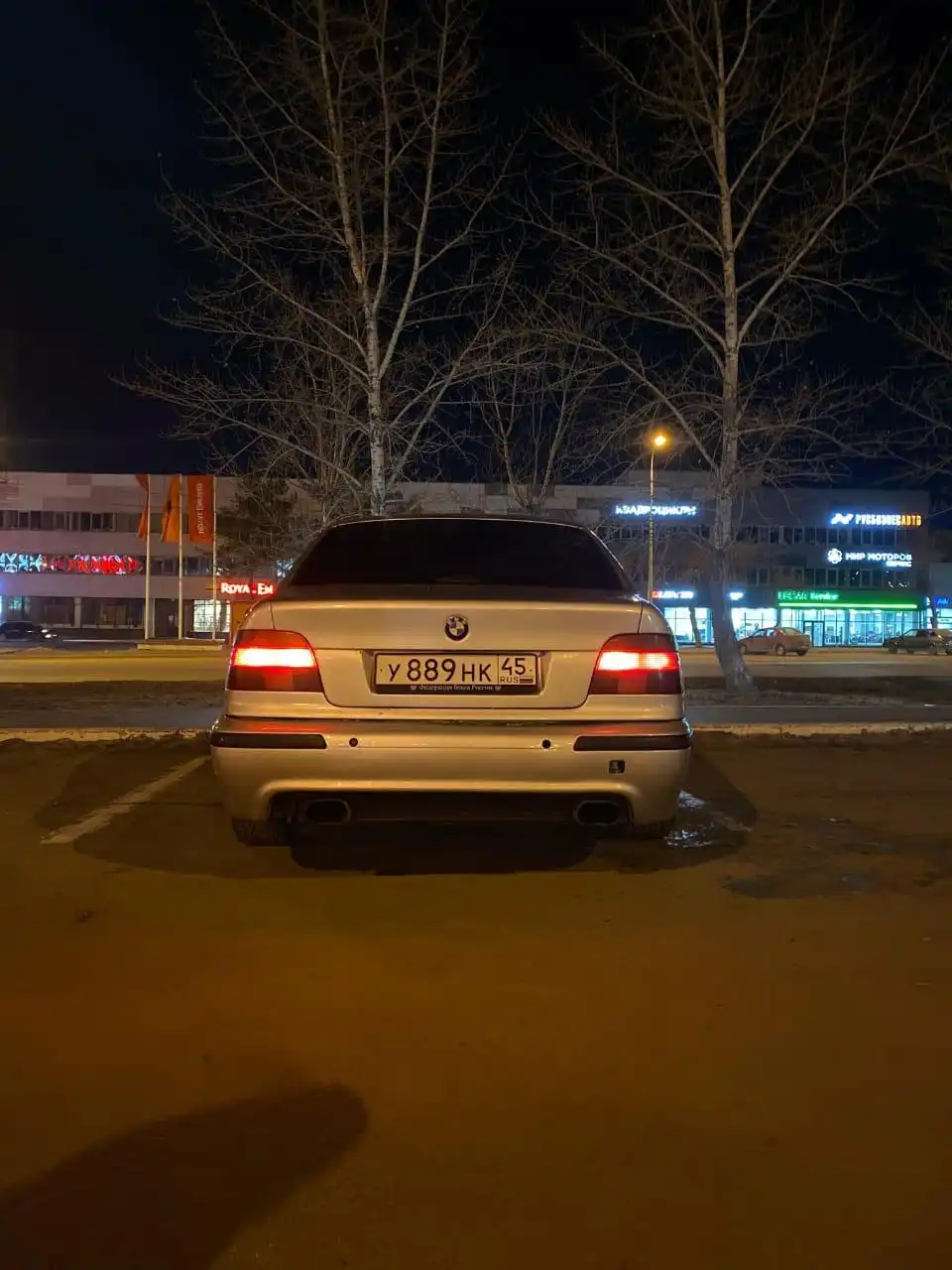 Фото автомобиля БМВ 523I, 1997 — госномер Н572ХТ180. Цвет: СВЕТЛО СЕРЫЙ