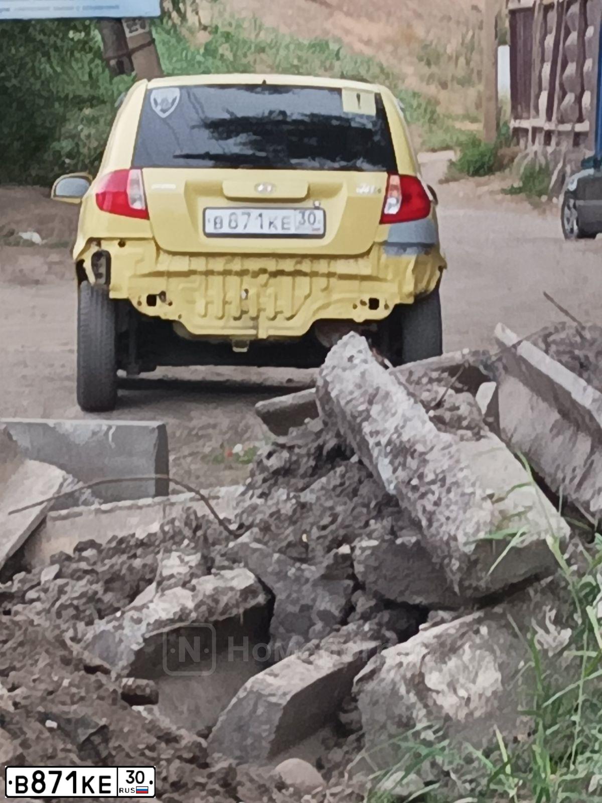 Фото автомобиля HYUNDAI GETZ, 2009 — госномер В871КЕ30. Цвет: СВЕТЛО-ЖЕЛТЫЙ