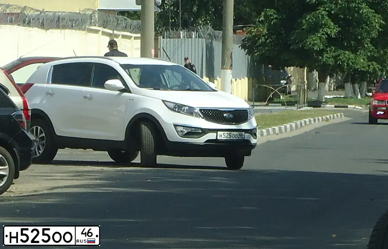 Фото автомобиля KIA SPORTAGE, 2015 — госномер Н525ОО46. Цвет: Белый