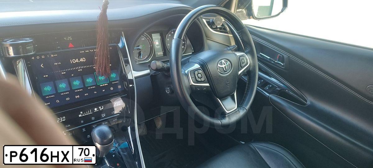Фото автомобиля TOYOTA HARRIER HYBRID TOYOTA HARRIER HYBRID, 2017 — госномер Р616НХ70. Цвет: Черный