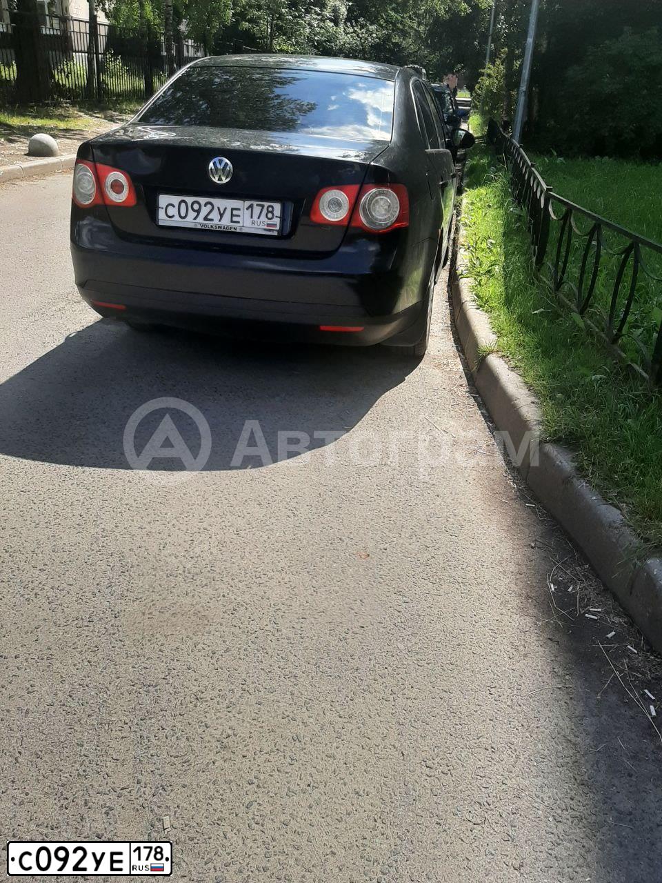 Фото автомобиля VOLKSWAGEN JETTA, 2006 — госномер Н124ЕУ10