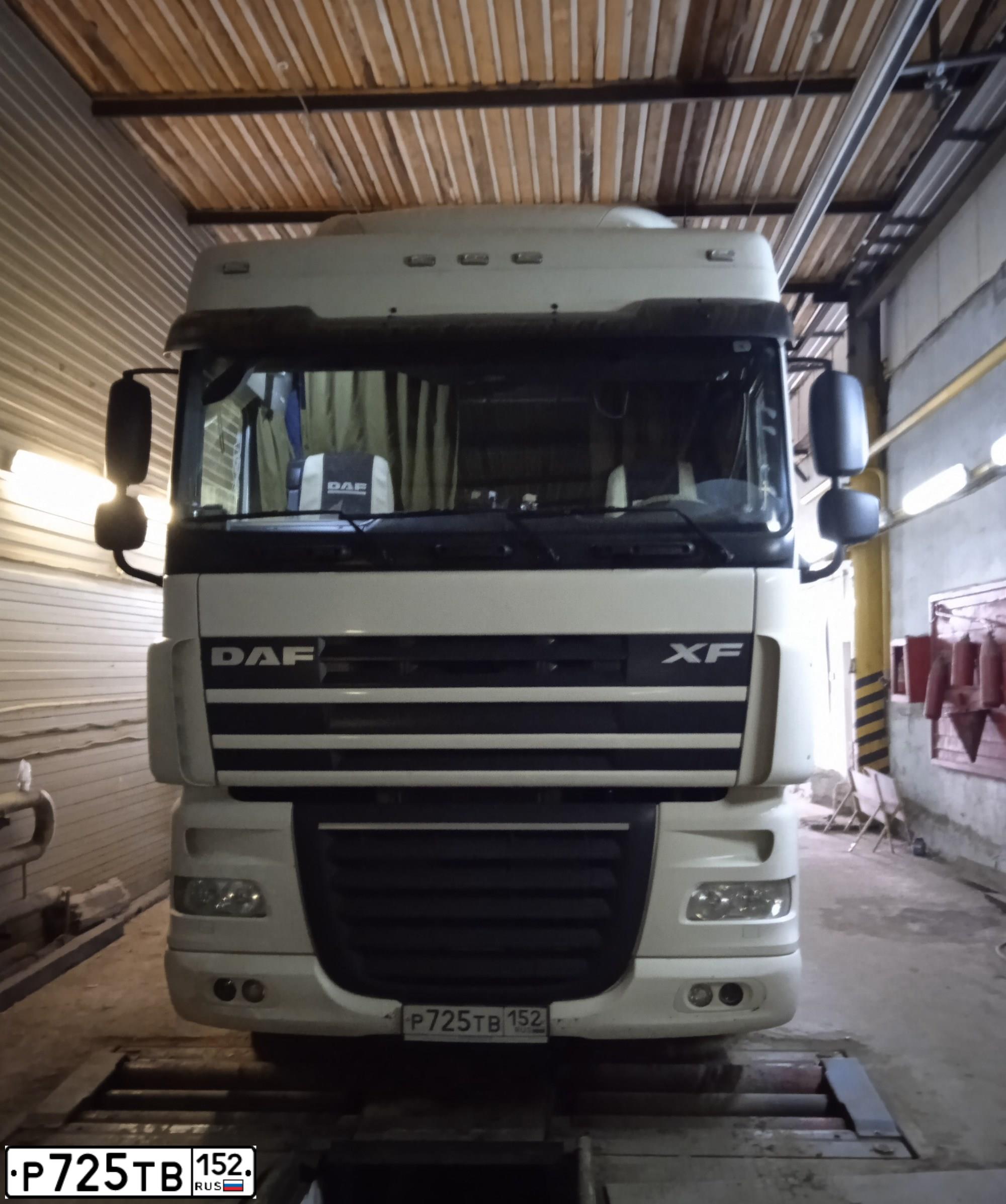 Фото автомобиля DAF XF 105 FT /4X2/, 2019 — госномер Р725ТВ152. Цвет: БЕЛЫЙ