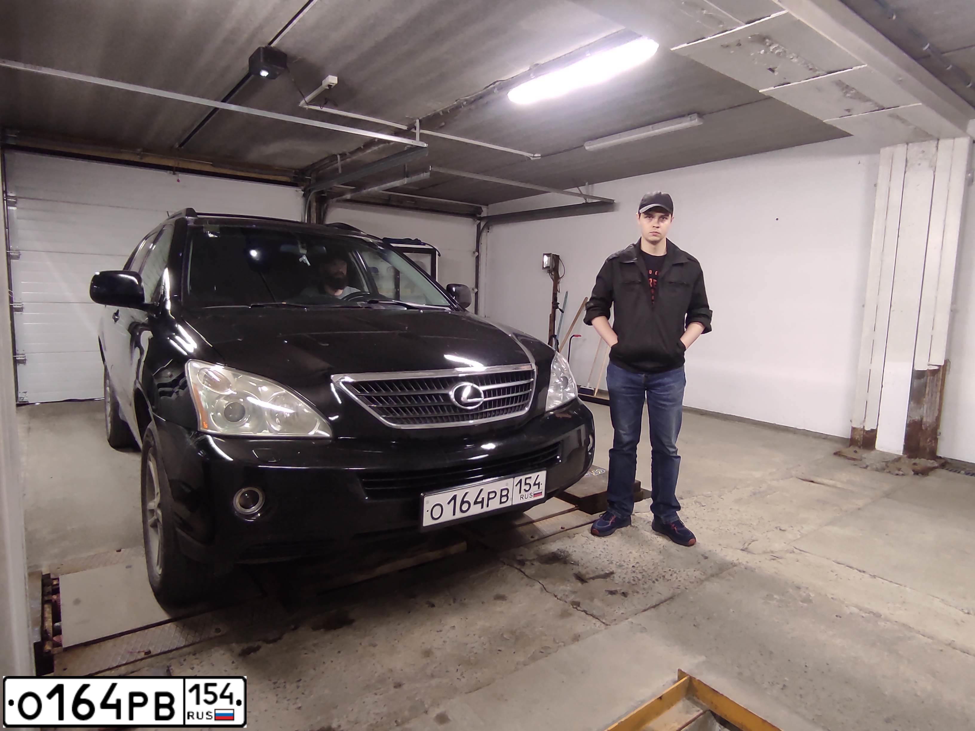 Фото автомобиля LEXUS RX, 2005 — госномер К200ЕХ154. Цвет: ЧЕРНЫЙ