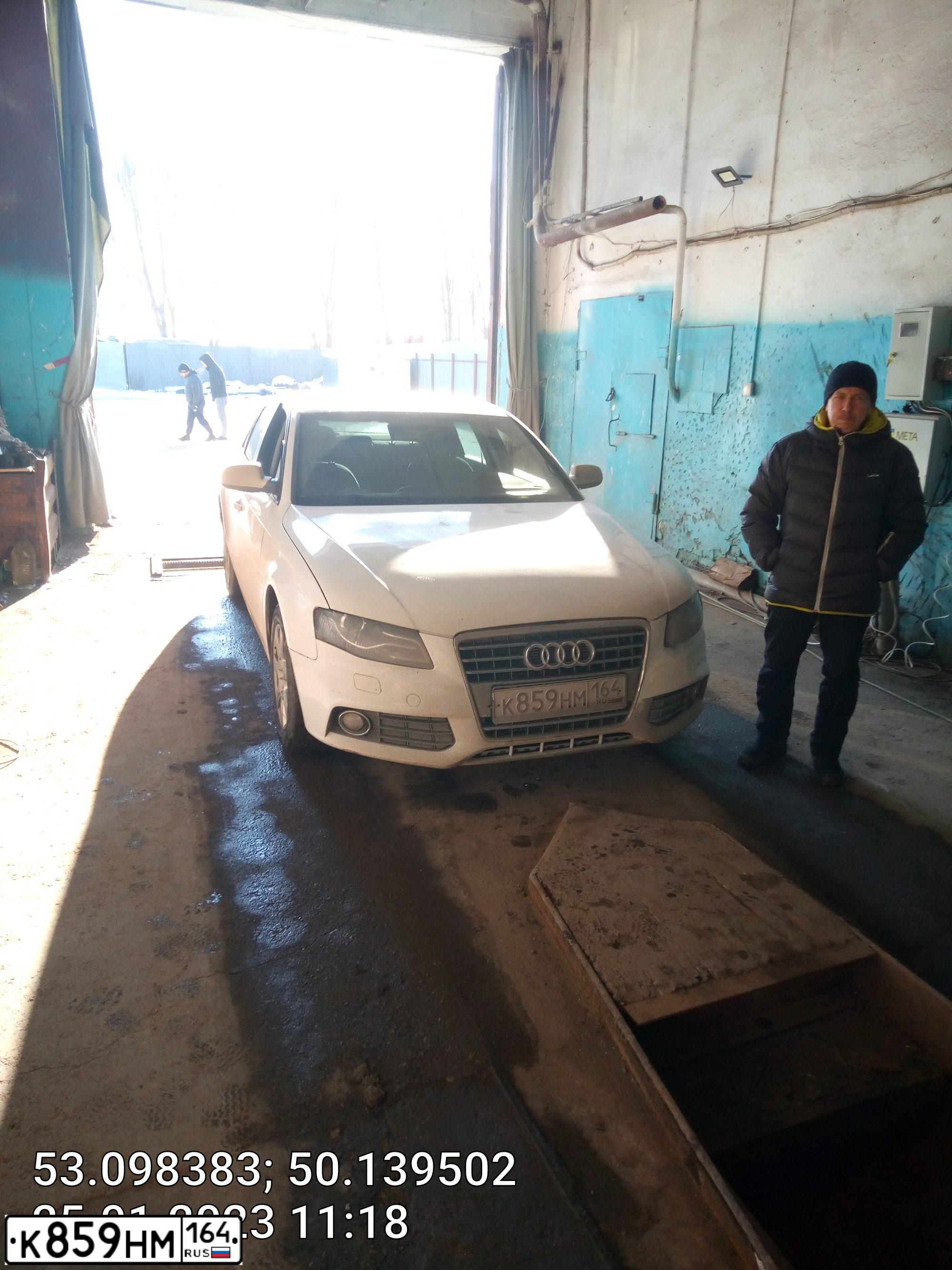 Фото автомобиля AUDI A4, 2009 — госномер А919СХ199. Цвет: Белый