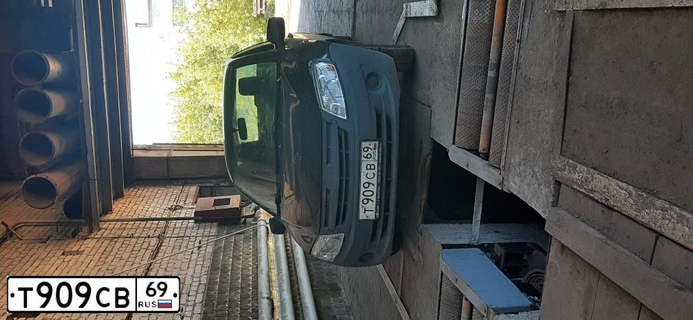 Фото автомобиля LADA 2190 GRANTA, 2017 — госномер Т909СВ69. Цвет: ЧЕРНЫЙ