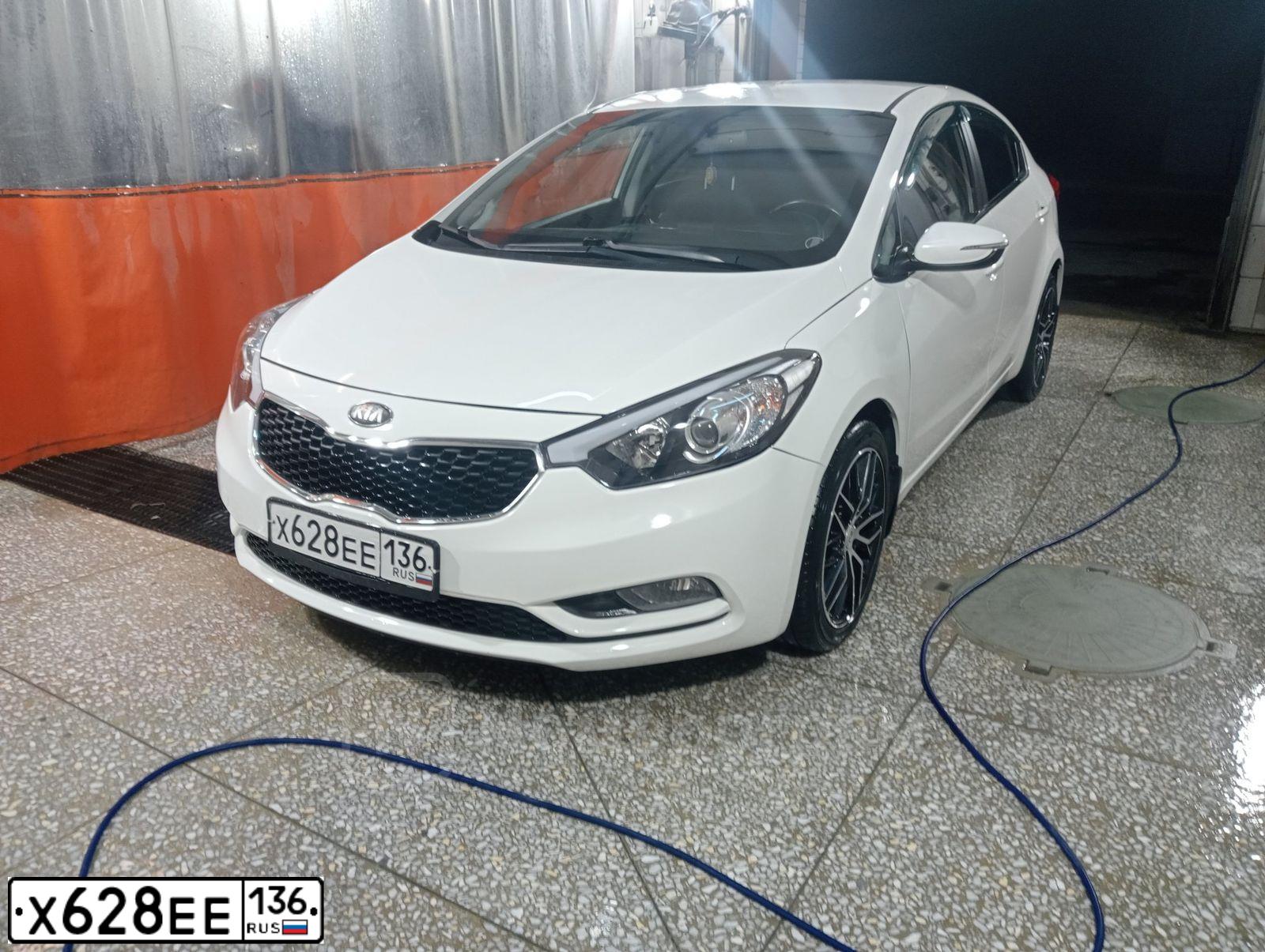 Фото автомобиля KIA CERATO, 2013 — госномер А012МУ134. Цвет: белый RAL 9010