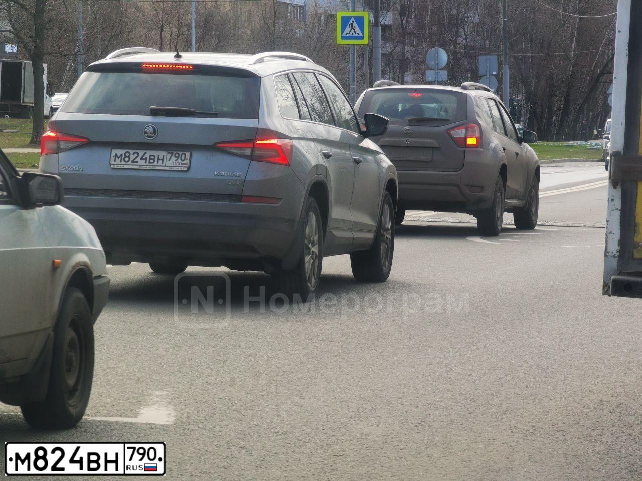Фото автомобиля SKODA KODIAQ, 2017 — госномер М824ВН790. Цвет: Серый
