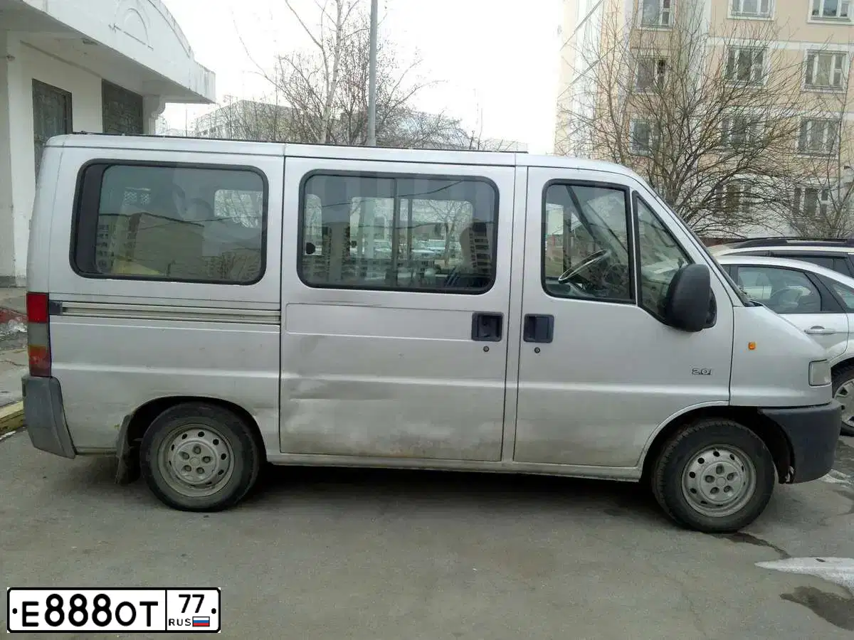 Фото автомобиля LADA 2121 NIVA, 1996 — госномер Е888ОТ77. Цвет: ТЕМНО-ЗЕЛЕНЫЙ