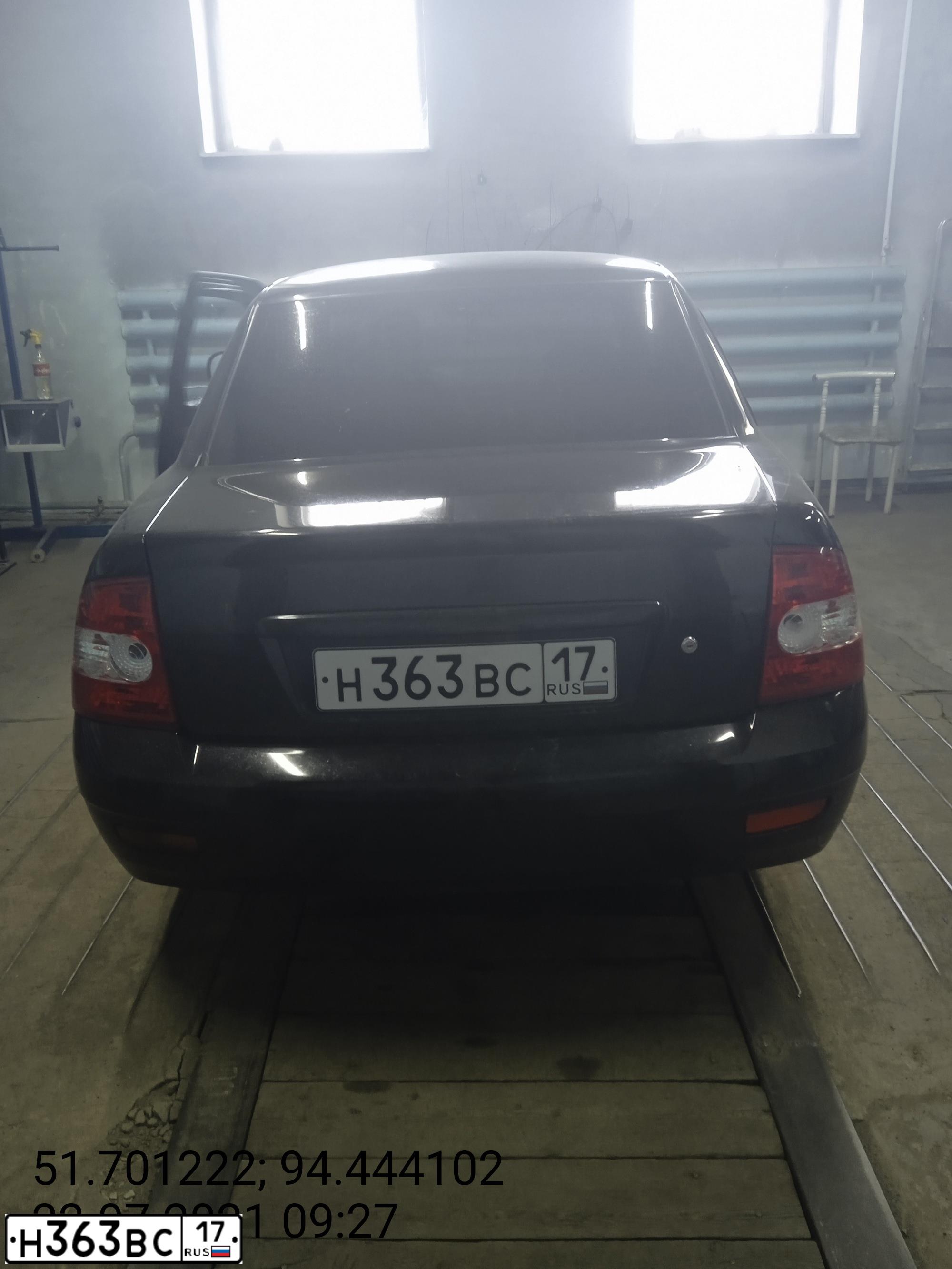 Фото автомобиля LADA 2170 PRIORA, 2010 — госномер Р522ВО17. Цвет: Сине-Черный