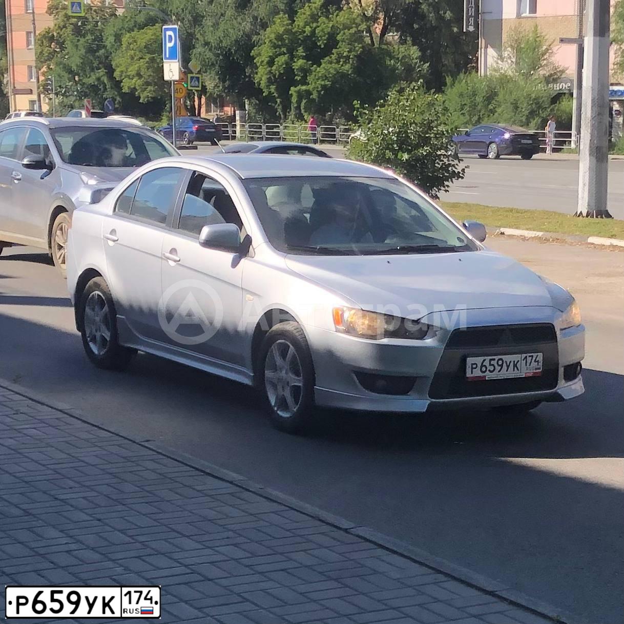 Фото автомобиля MITSUBISHI LANCER, 2010 — госномер Р659УК174. Цвет: СЕРЕБРИСТЫЙ