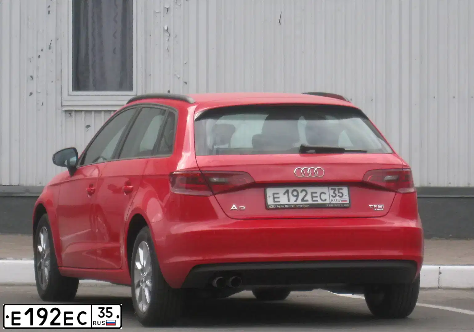 Фото автомобиля AUDI A3, 2013 — госномер Е192ЕС35. Цвет: КРАСНЫЙ