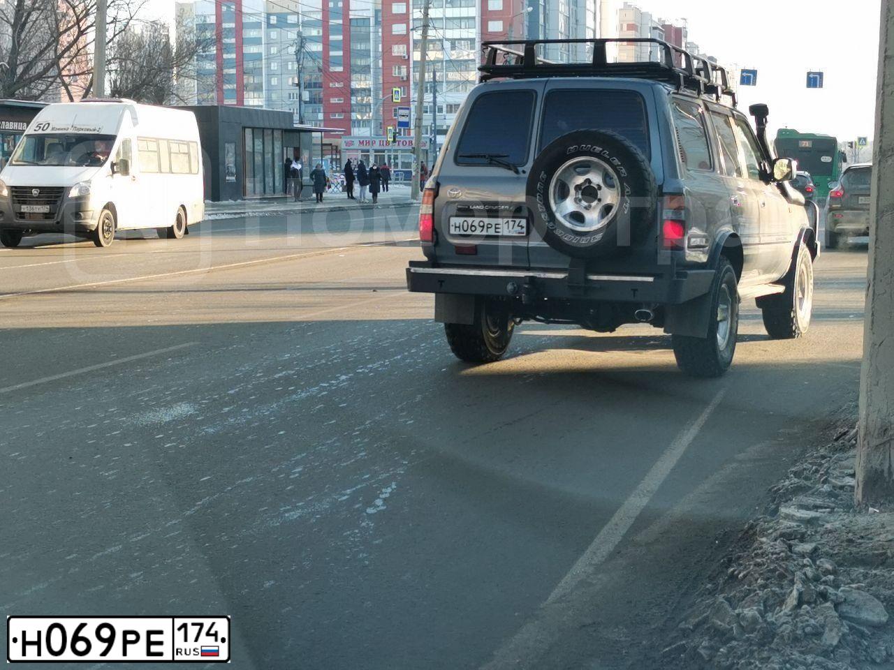 Фото автомобиля TOYOTA LANDCRUISER, 1997 — госномер Н069РЕ174. Цвет: СЕРЫЙ