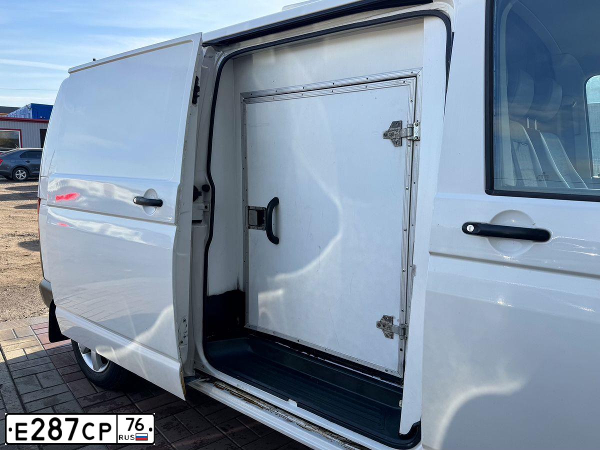 Фото автомобиля VOLKSWAGEN TRANSPORTER, 2010. Цвет: Белый