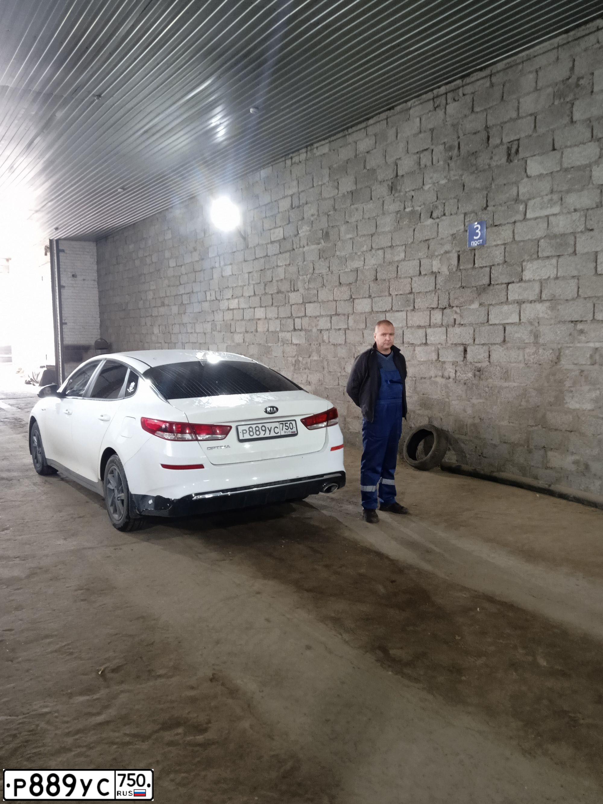 Фото автомобиля KIA MAGENTIS / OPTIMA, 2019 — госномер Р889УС750. Цвет: БЕЛЫЙ ЖЕЛТЫЙ СЕРЫЙ