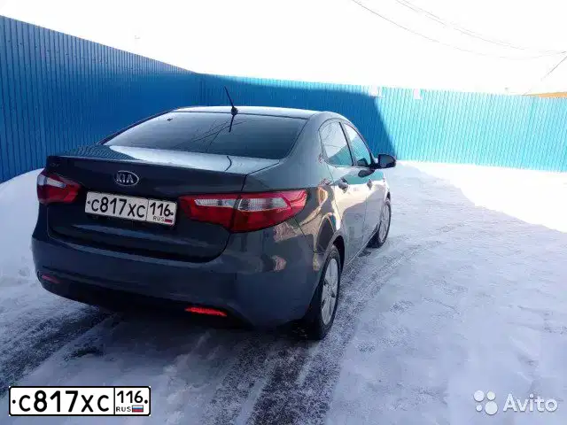Фото автомобиля KIA RIO, 2013 — госномер С817ХС116. Цвет: Серый