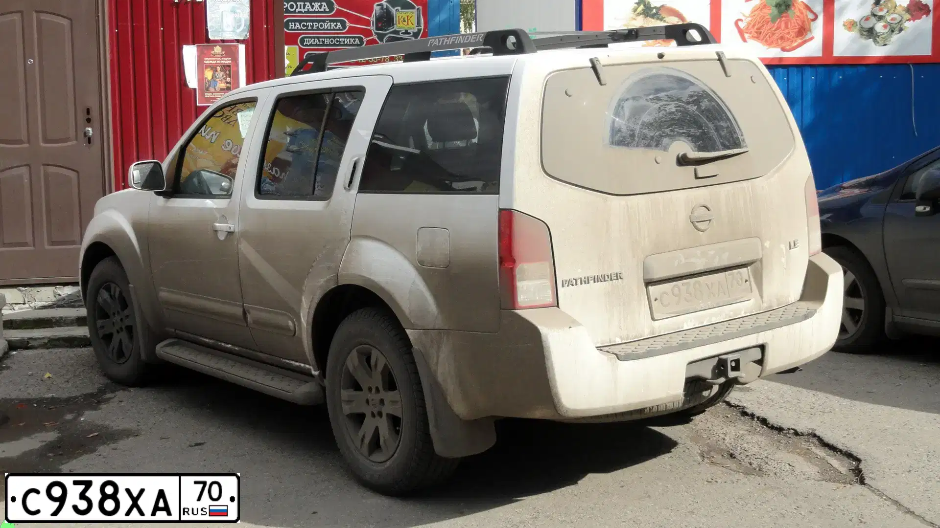 Фото автомобиля NISSAN PATHFINDER, 2004 — госномер М153ТО154. Цвет: Белый