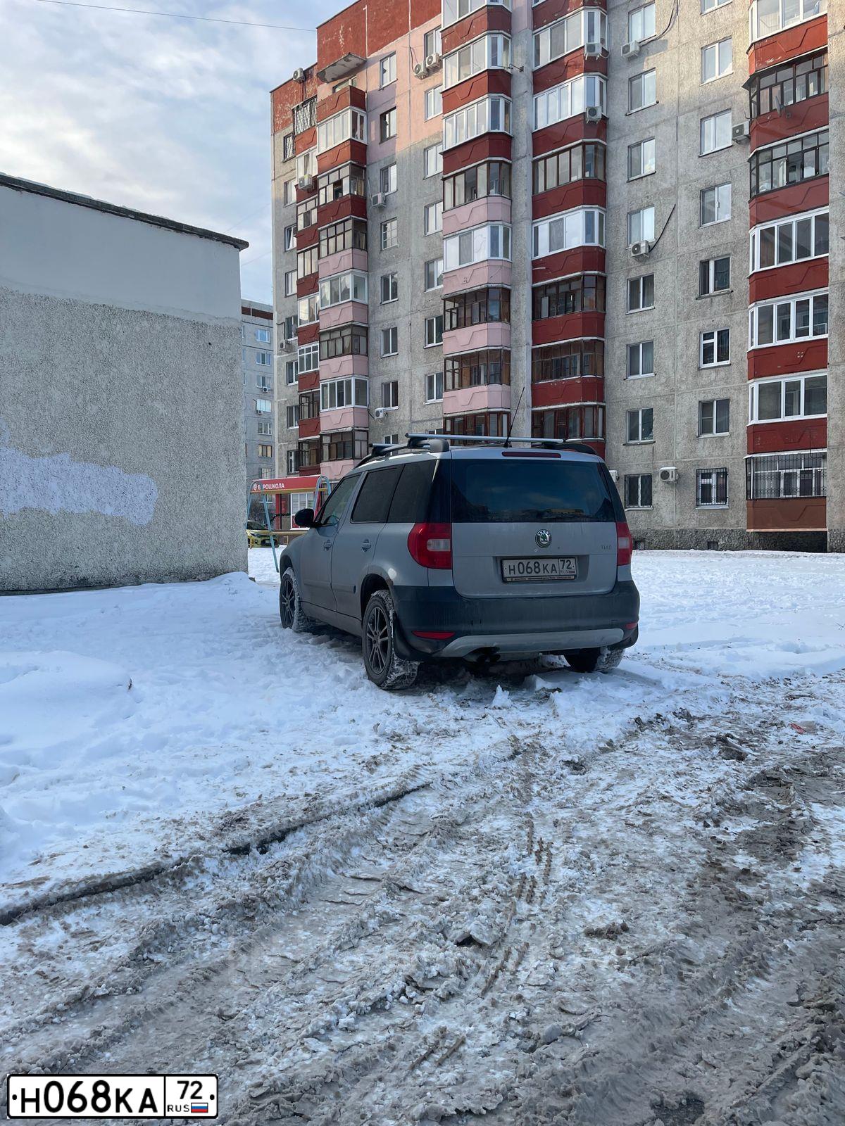 Фото автомобиля SKODA YETI, 2010 — госномер Н068КА72. Цвет: СЕРО ГОЛУБОЙ