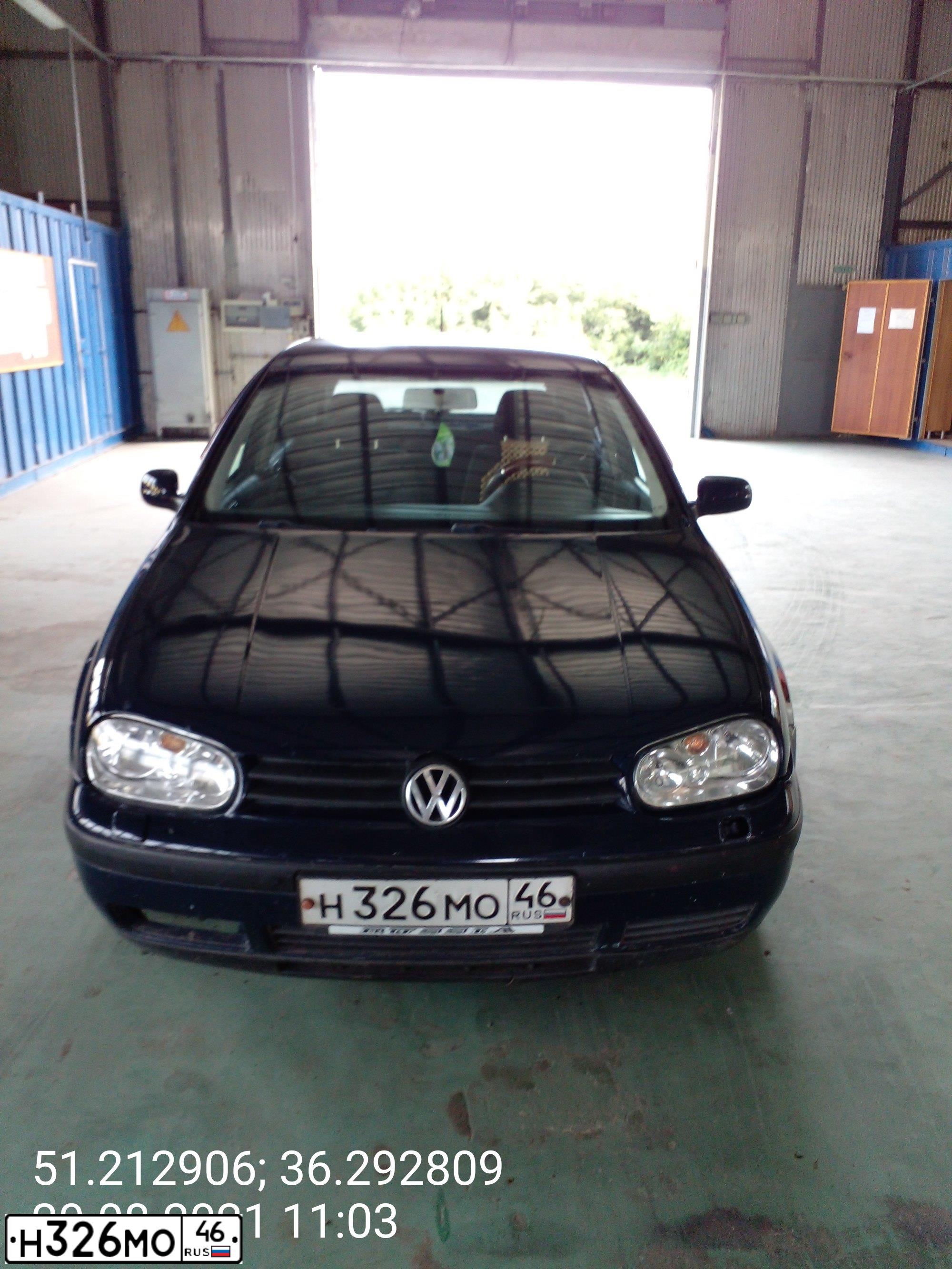 Фото автомобиля VOLKSWAGEN GOLF, 2001 — госномер Н326МО46. Цвет: ТЕМНО-СИНИЙ