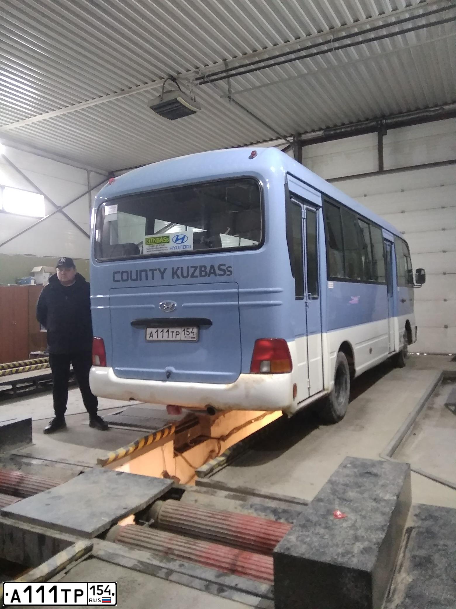 Фото автомобиля HYUNDAI COUNTY, 2011 — госномер А111ТР154. Цвет: ГОЛУБОЙ