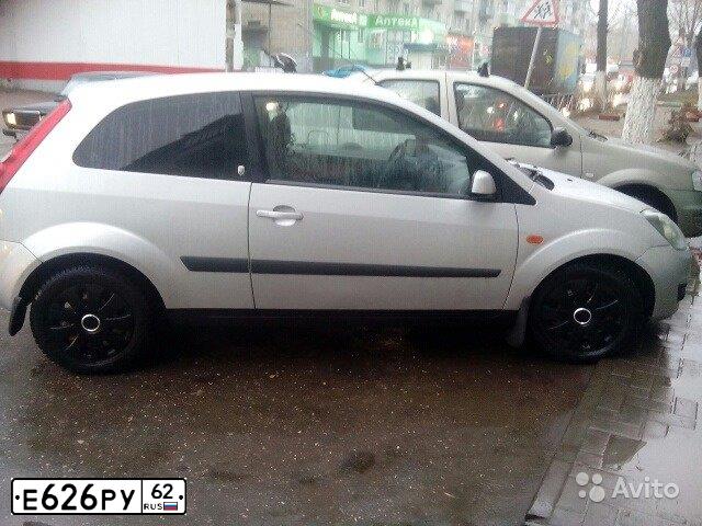 Фото автомобиля FORD FIESTA / ASPIRE, 2007 — госномер Е626РУ62. Цвет: ЖЕЛТЫЙ ЧЕРНЫЙ