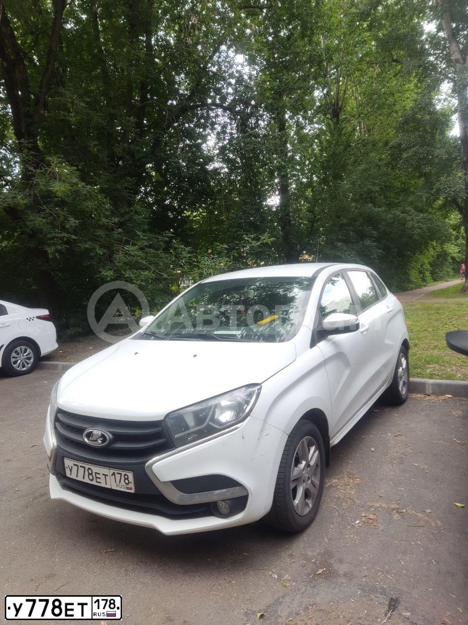 Фото автомобиля LADA XRAY, 2016 — госномер У778ЕТ178. Цвет: БЕЛЫЙ