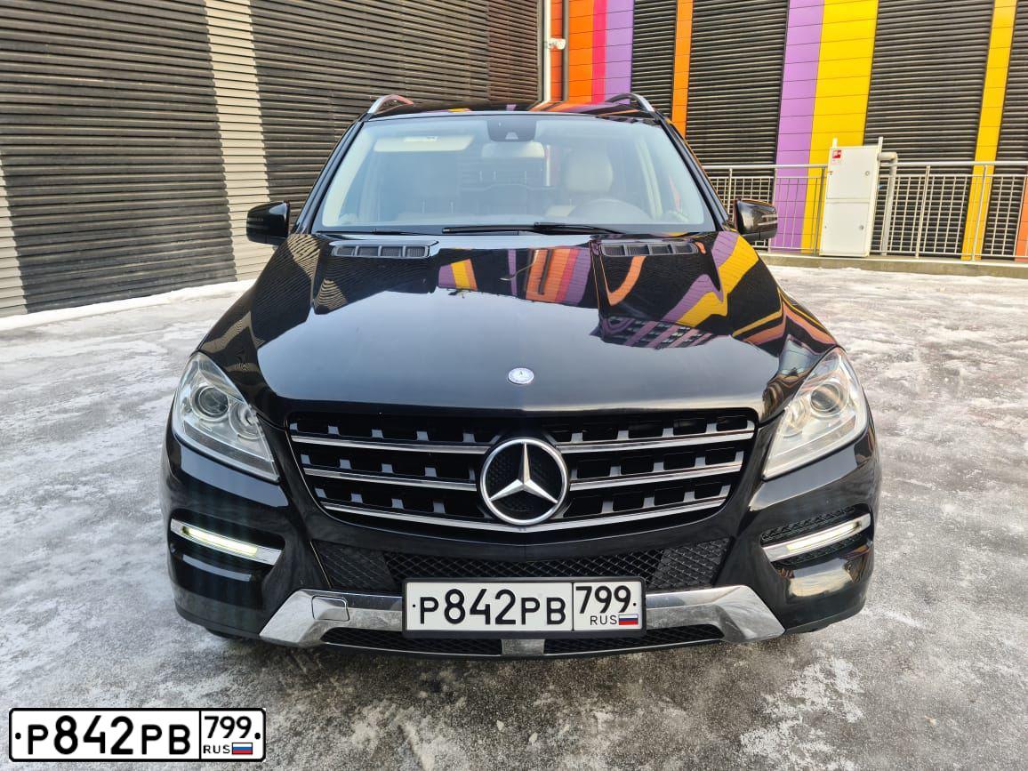 Фото автомобиля MERCEDES M-KLASSE, 2011 — госномер Т654КН799. Цвет: ЧЕРНЫЙ