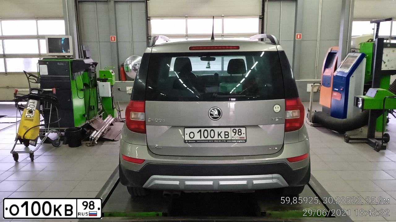Фото автомобиля SKODA OCTAVIA, 2009 — госномер Т758МУ60. Цвет: СИНИЙ