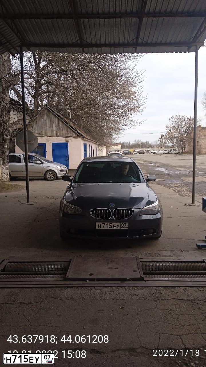 Фото автомобиля BMW SERIE 5, 2006 — госномер Н715ЕУ07. Цвет: СЕРЫЙ