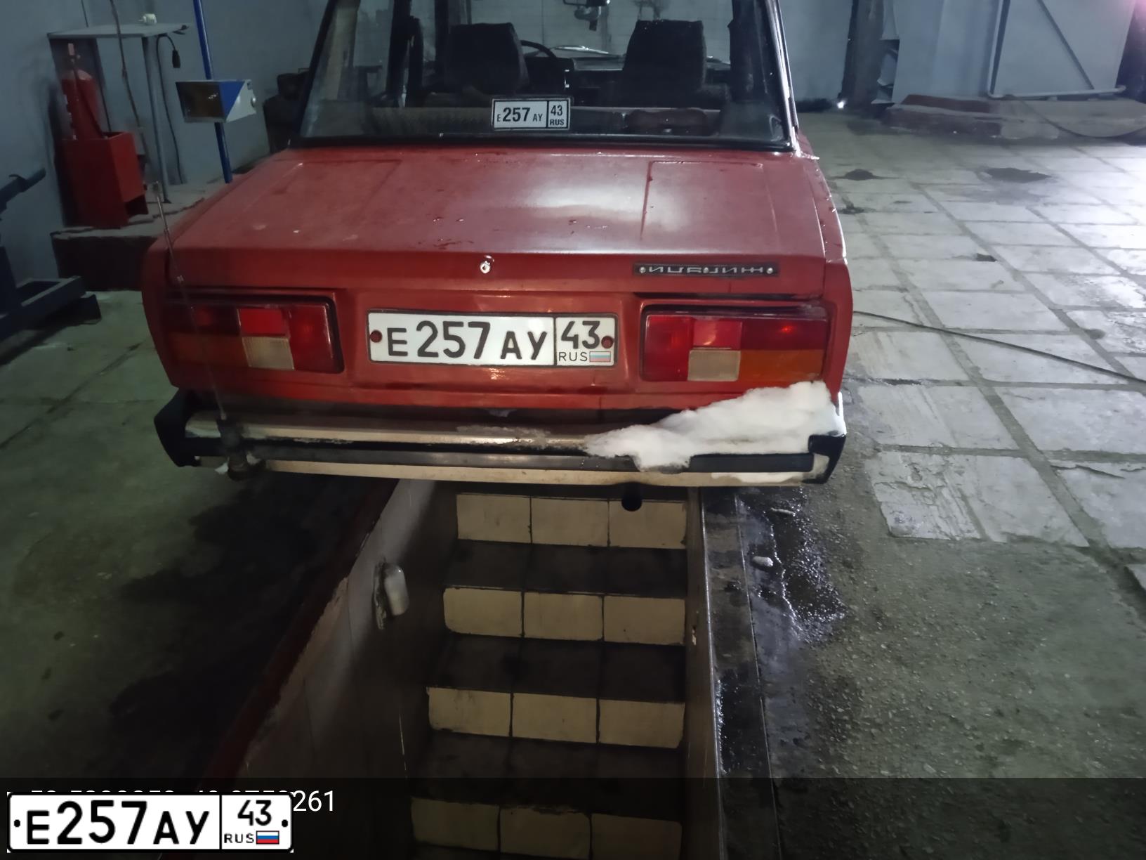 Фото автомобиля LADA 2105, 1991 — госномер Е257АУ43. Цвет: КРАСНЫЙ